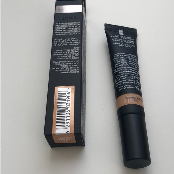 Huda Beauty Concealer - Picture 3 of 3